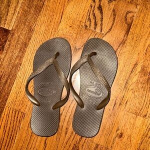 Havaiana’s flip flops